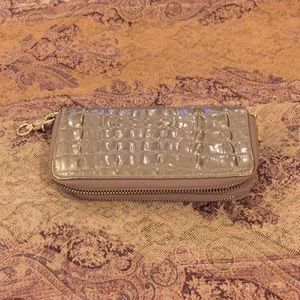 Brahmin wallet with out strap